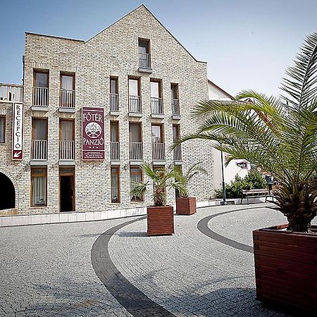 Foter Panzio Hotel Baja Exterior foto
